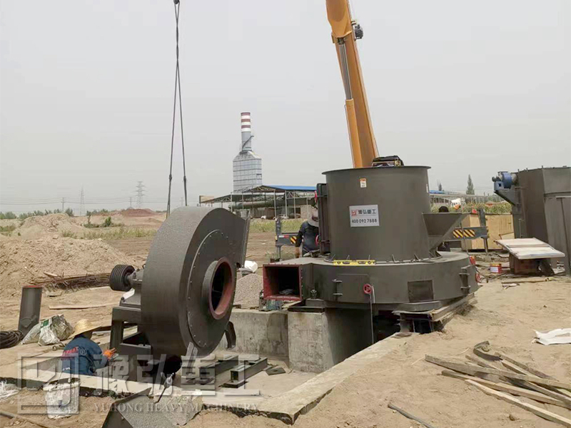 豫弘重工雷蒙磨粉机设备安装现场